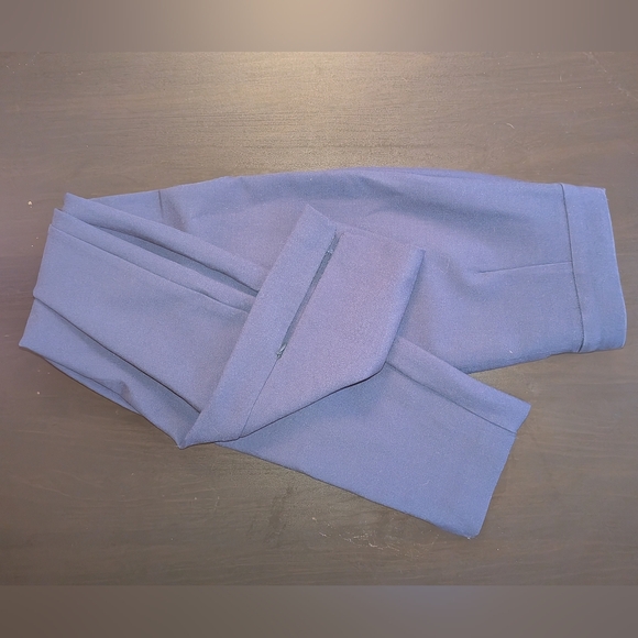 High-waisted slim-fit pants with Zipper ankle - Picture 5 of 6